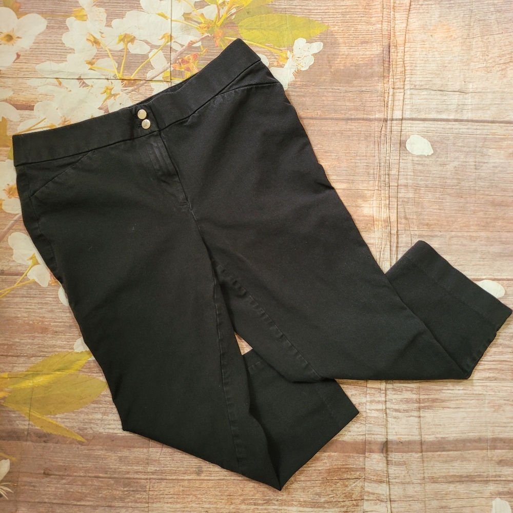 ⭐️ Chico's black cropped pants